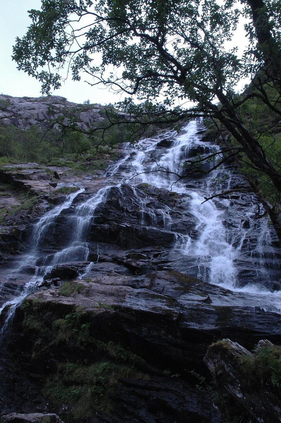 UK-Scotland-Glen Nevis-Steall Waterfall