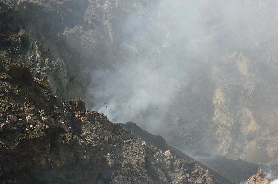 July Etna central crater eruption meters - panoramio