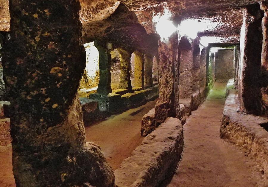 SUTRI (VT) Interno della chiesetta Madonna del Parto - le Tre Navate - panoramio