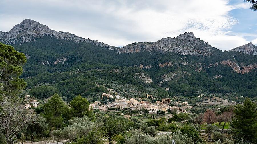Estellencs with Puig de Galatzó