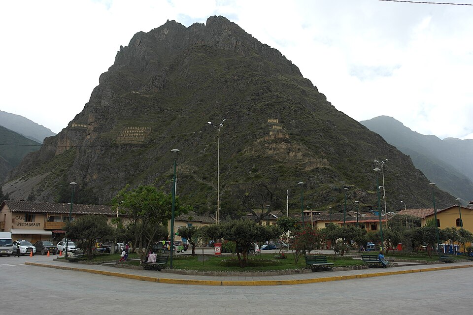 Vista desde la plaza de armas de Ollantaytambo - panoramio