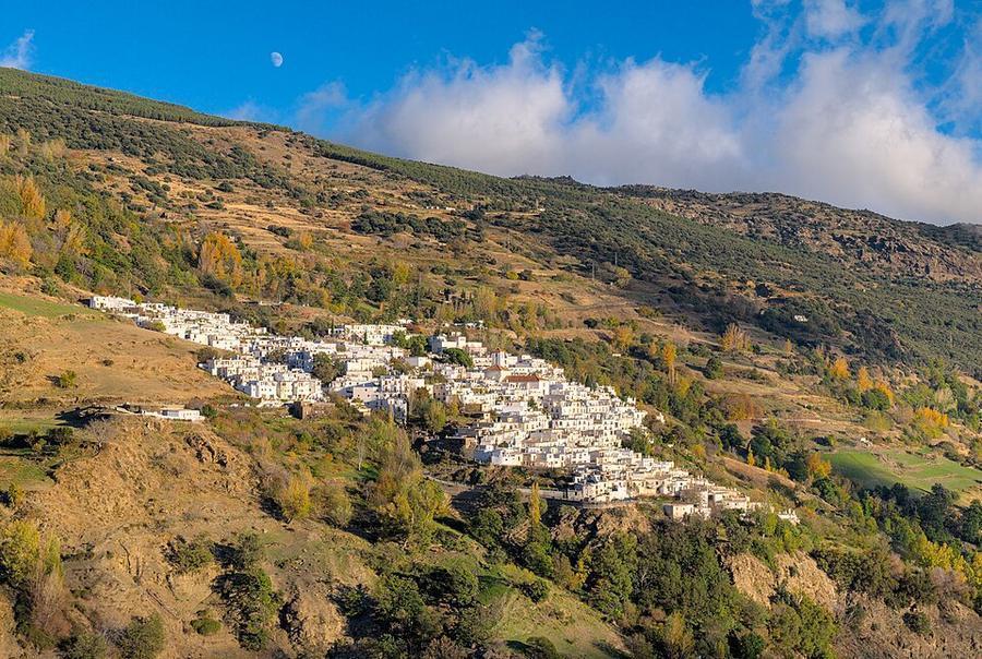 Capileira seen from the Sulayr Trail