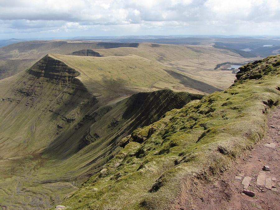 Cribyn from Pen y Fan - geograph.org.uk