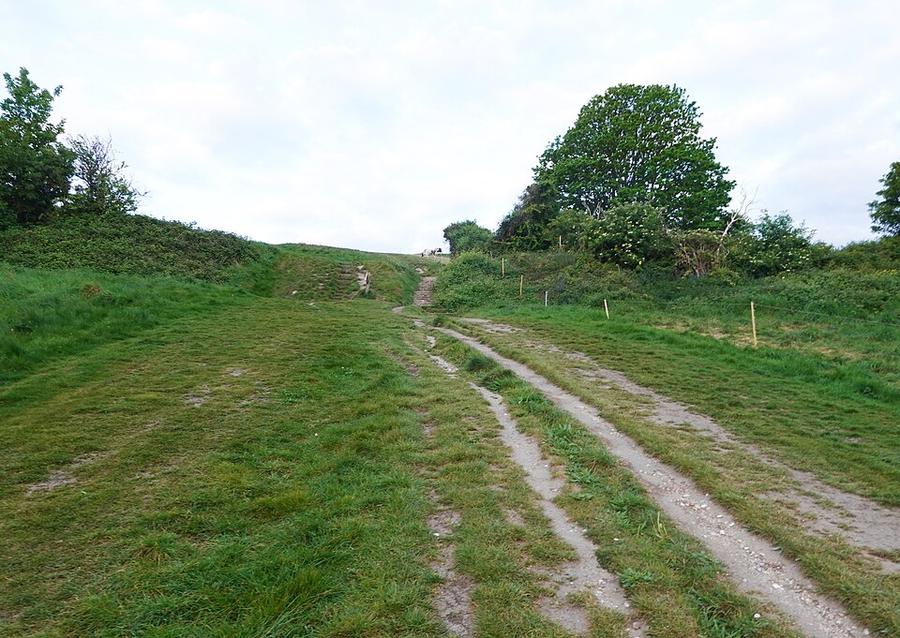 Footpath from Eastbourne - geograph.org.uk